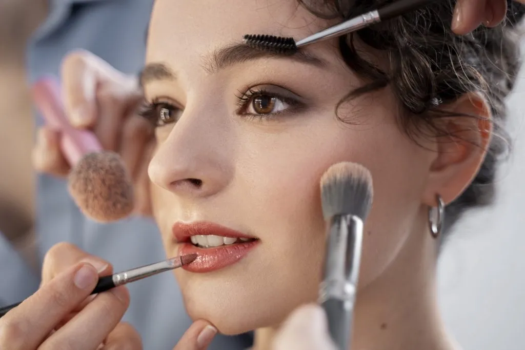 Líčení modelky před focením